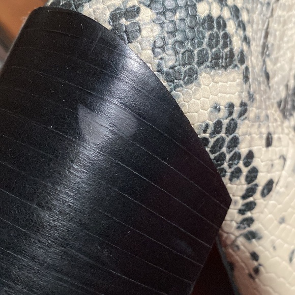 EUC Steve Madden “Jain” Booties Faux Leather Snake Pull On Block Heel Sz 6.5 - Picture 15 of 16